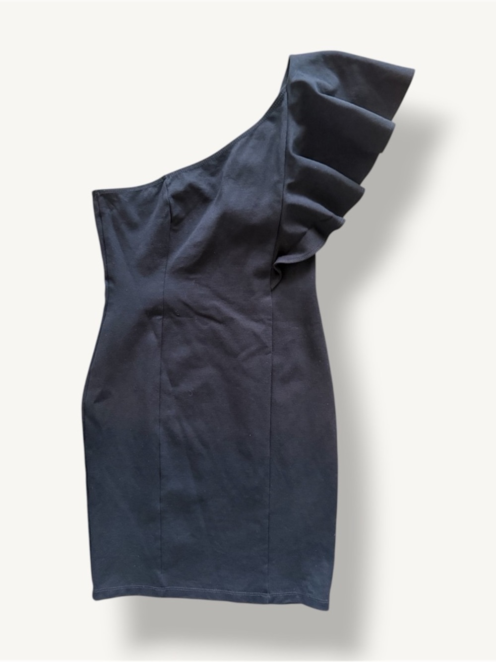 Elegant One-Shoulder Black Ruffle Dress - Picture 4 of 6